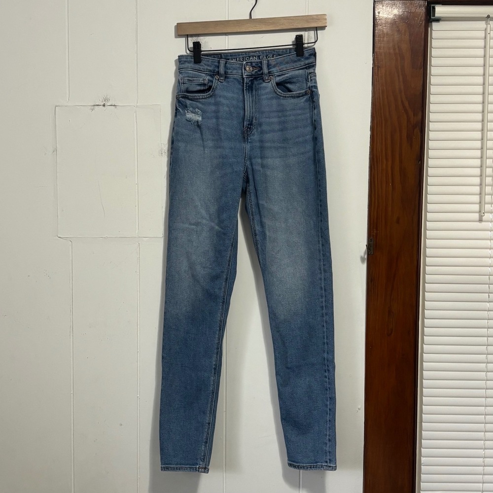 American Eagle Outfitters Mom Jeans Medium Wash Distressed High Rise Size 0 Long